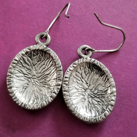 Relisted green and silver tone oval earrings hook backs - Picture 4 of 4